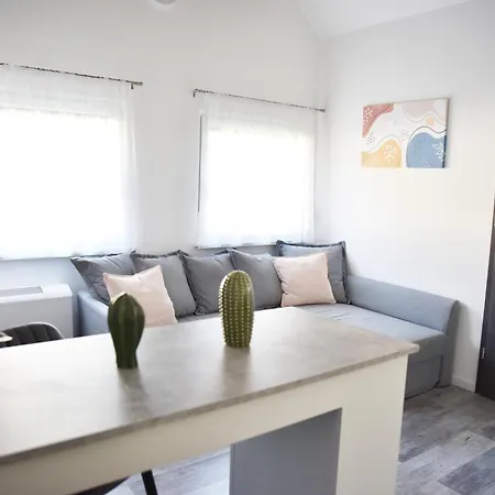 アパートホテル Roomstore エゲル